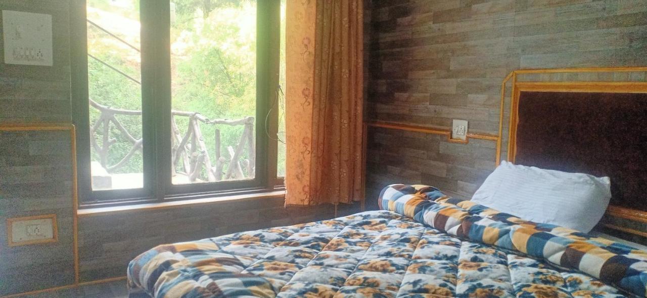 Hotel Pine Spring ดารัมซาลา ภายนอก รูปภาพ
