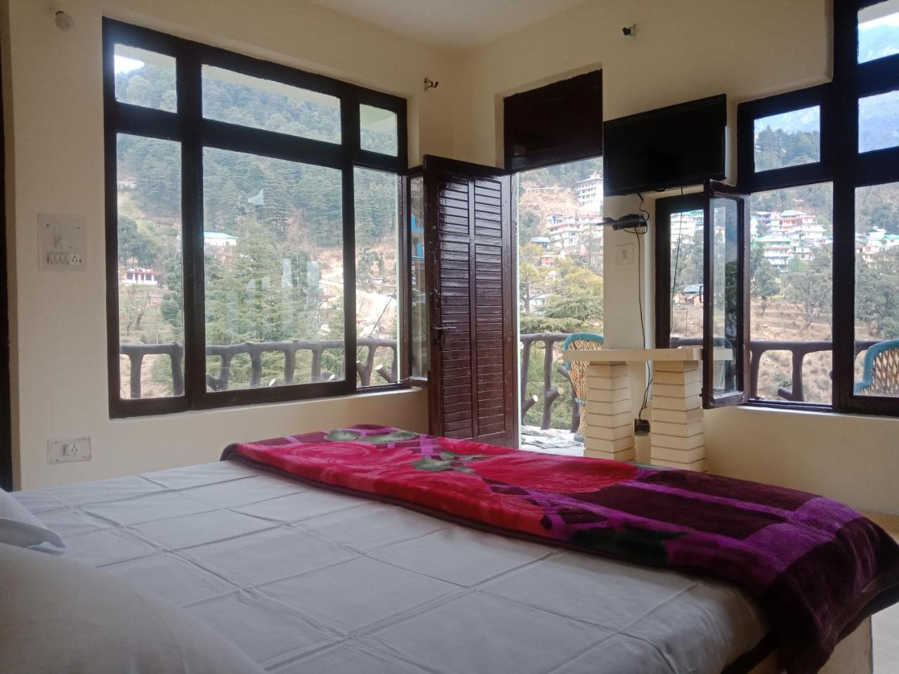 Hotel Pine Spring ดารัมซาลา ภายนอก รูปภาพ