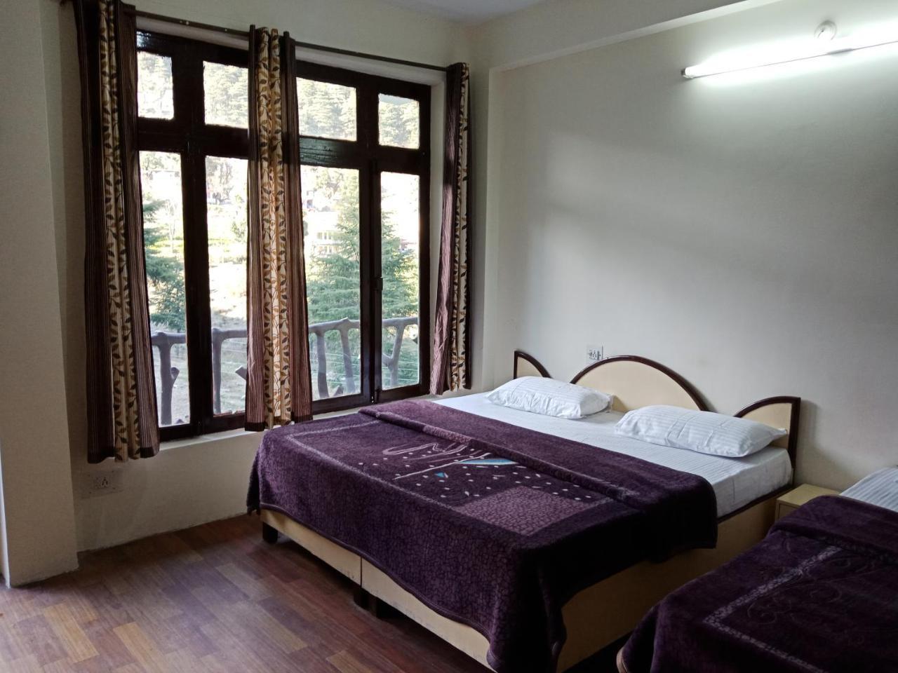 Hotel Pine Spring ดารัมซาลา ภายนอก รูปภาพ