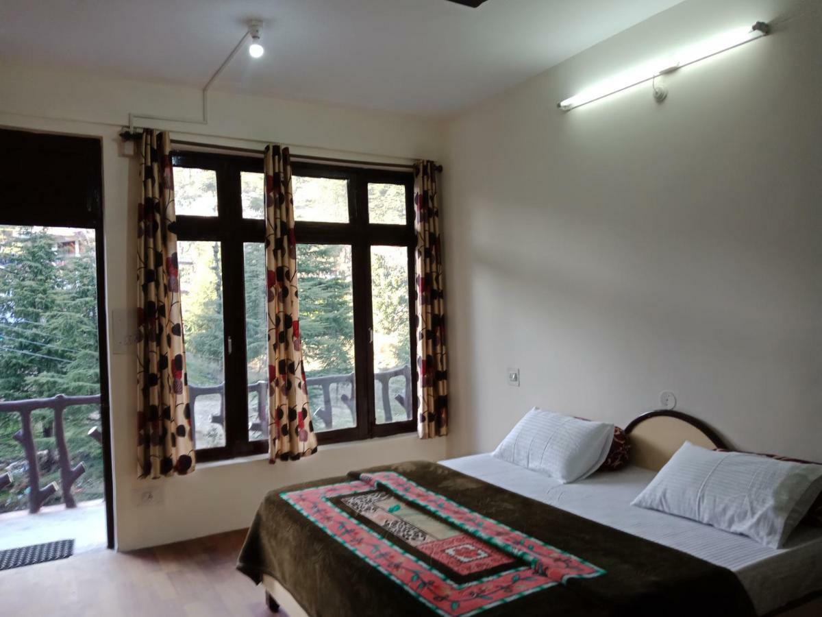 Hotel Pine Spring ดารัมซาลา ภายนอก รูปภาพ