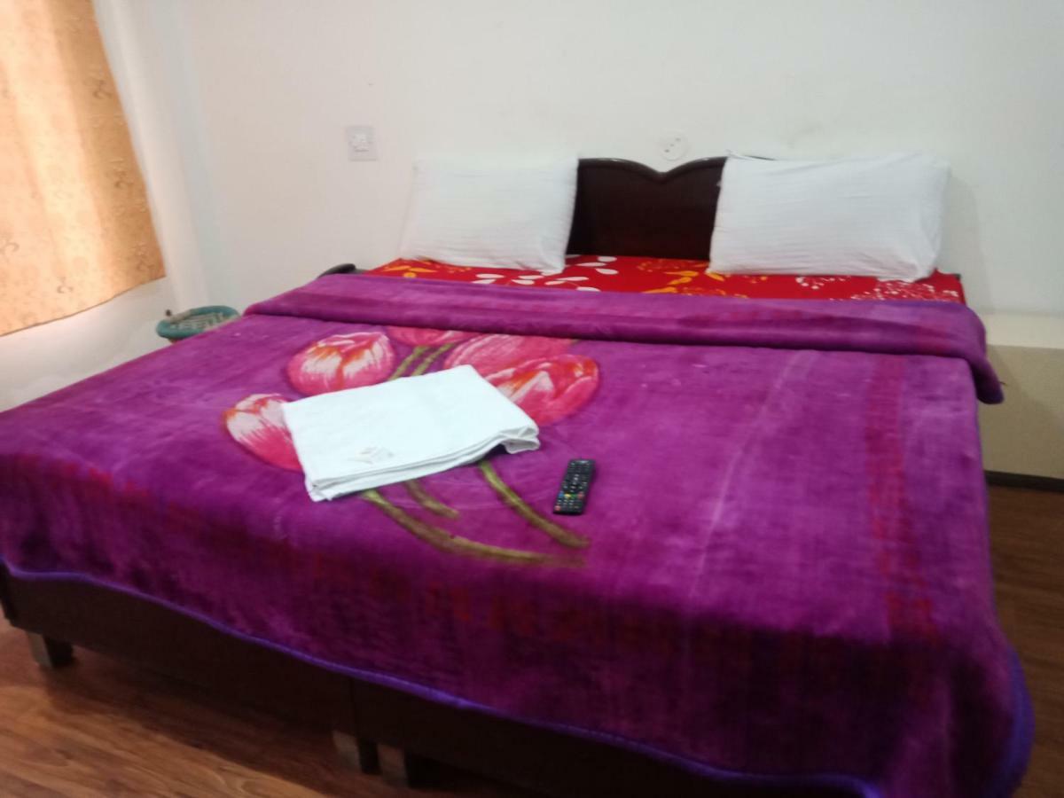 Hotel Pine Spring ดารัมซาลา ภายนอก รูปภาพ